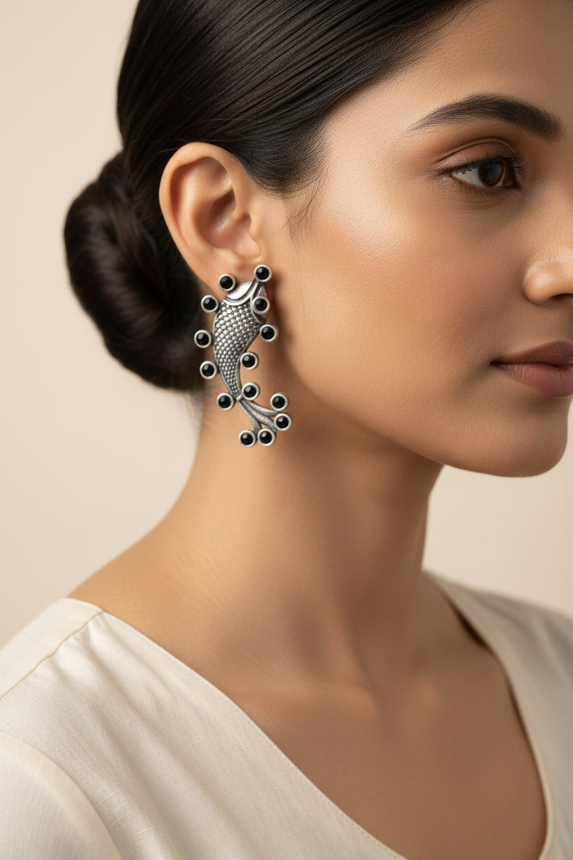 Meen- Silver oxidised Stone-Studded stud earrings(Black)