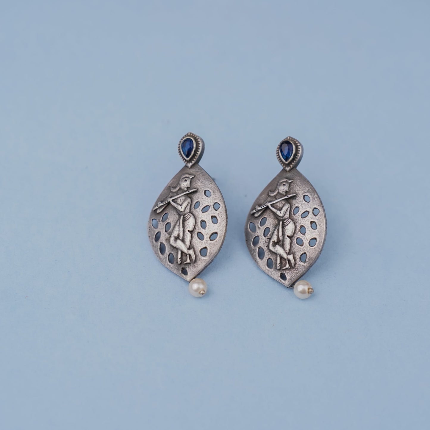 Kanha- Silver Brass Pearl dangler earrings(Blue)