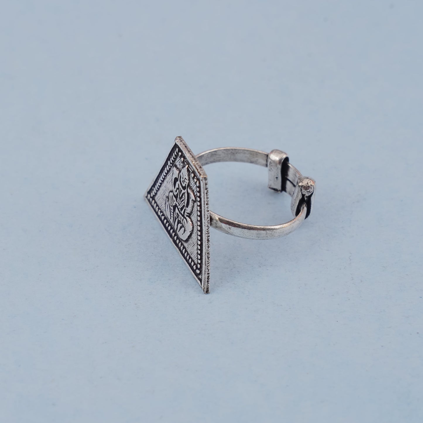 Vaibhavi- Silver oxidised ring
