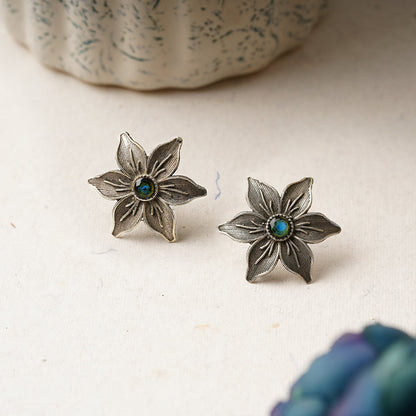 Juhi- Silver Brass Stone-Studded Stud Earrings(Blue)