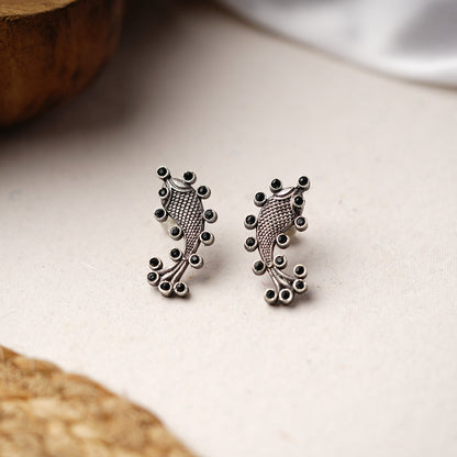 Meen- Silver oxidised Stone-Studded stud earrings(Black)