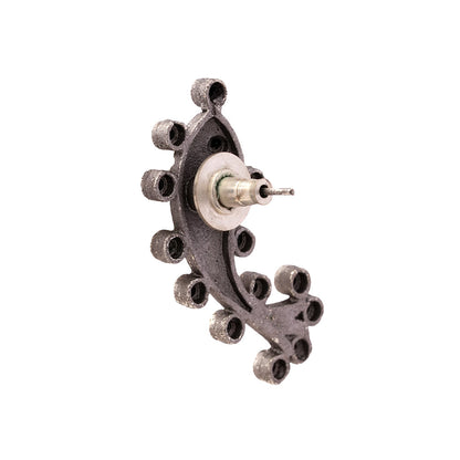 Meen- Silver oxidised Stone-Studded stud earrings(Black)