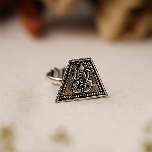 Vaibhavi- Silver oxidised ring