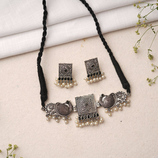 Rasika- Oxidised neckpiece with Earrings (Red)