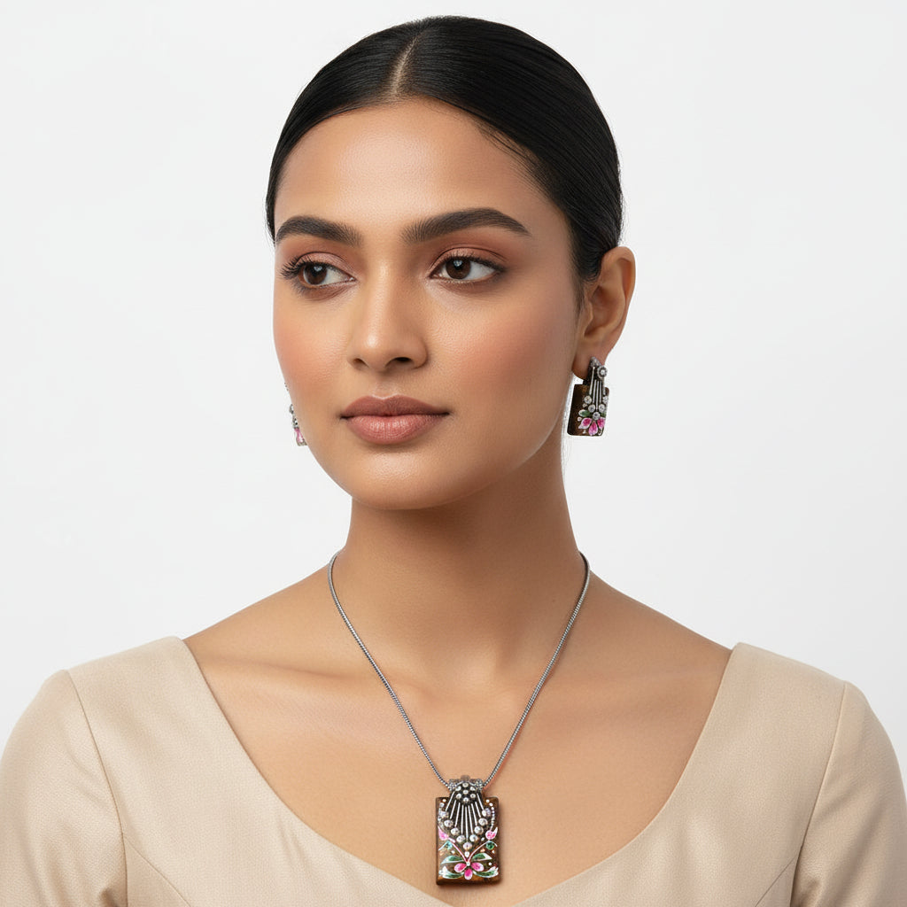 Charvi – Colorful Neckpiece Set