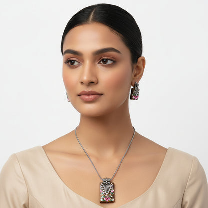 Charvi – Colorful Neckpiece Set