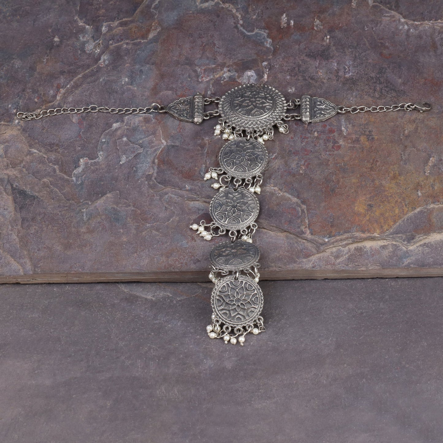 MadhuPushpa – Statement Black Metal Hathphool