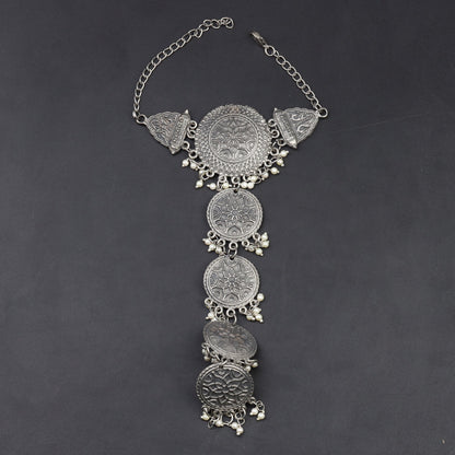 MadhuPushpa – Statement Black Metal Hathphool