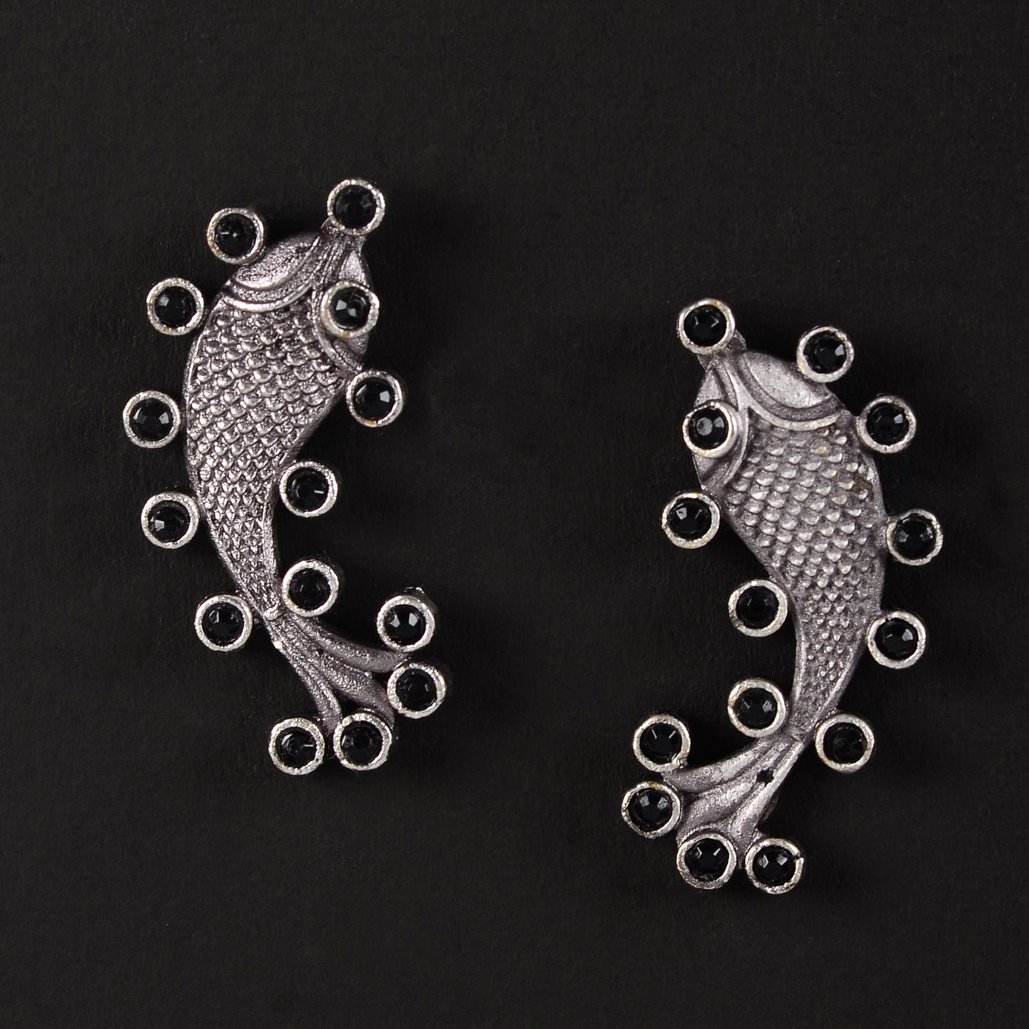 Meen- Silver oxidised Stone-Studded stud earrings(Black)