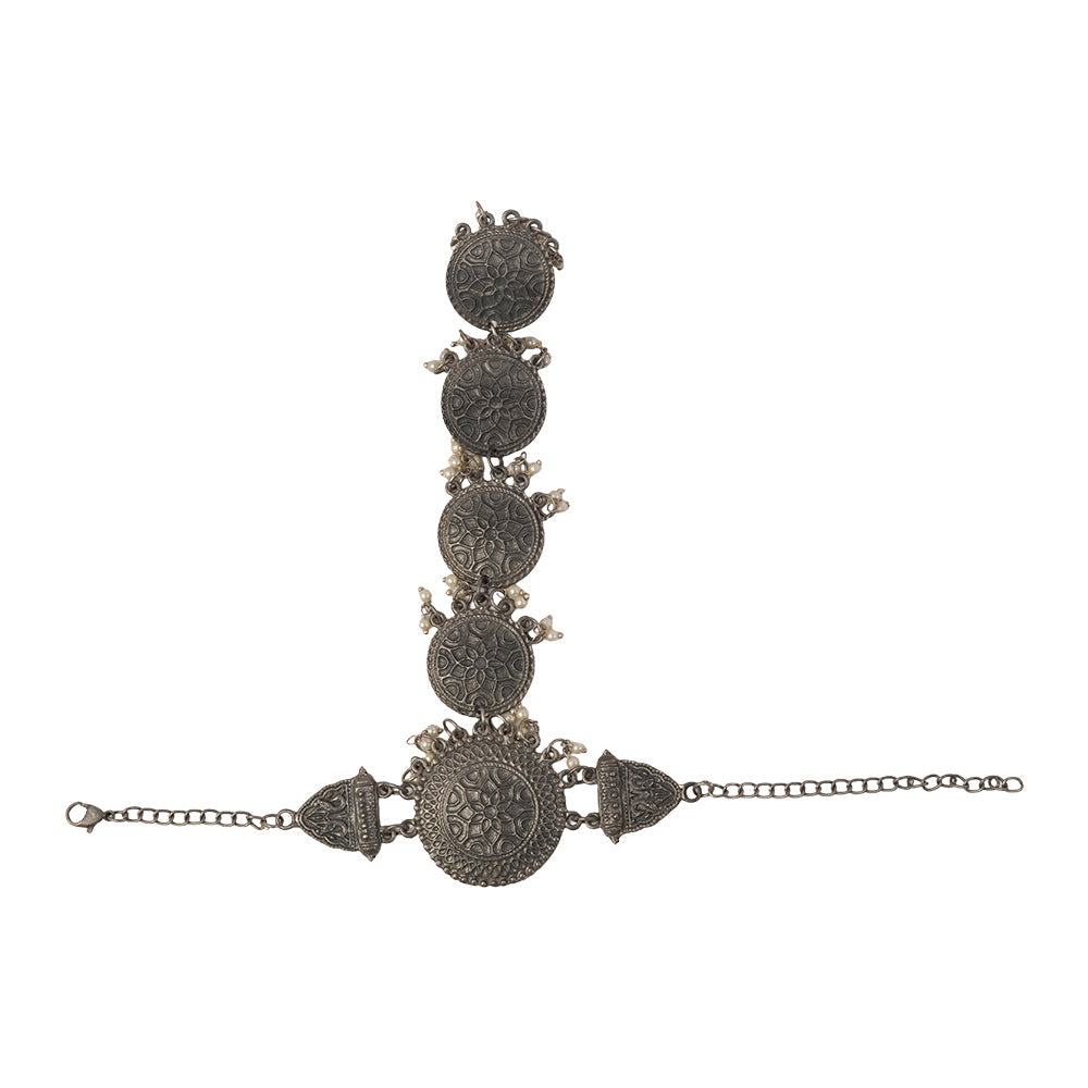 MadhuPushpa – Statement Black Metal Hathphool