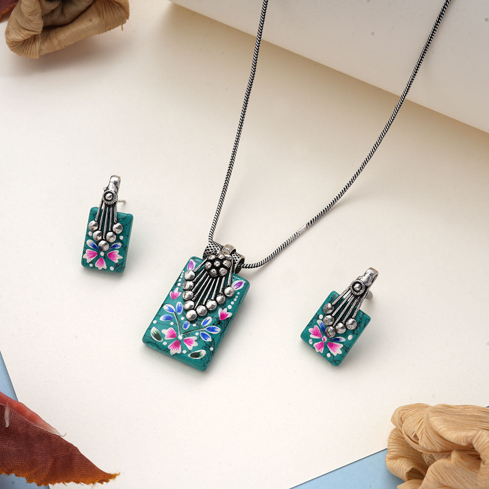 Charvi – Colorful Neckpiece Set