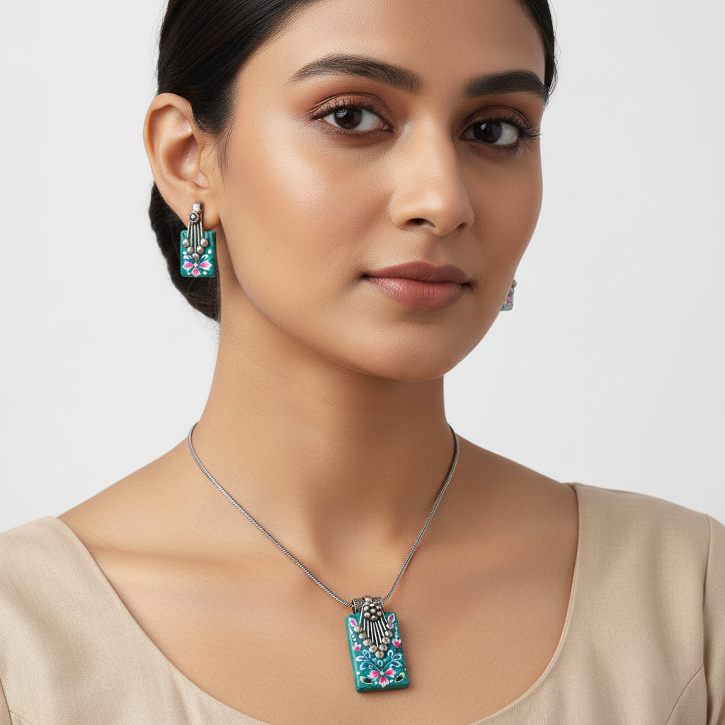 Charvi – Colorful Neckpiece Set